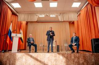 Хинштейн ответил на жалобы жителей Курского района на дороги, воду и связь
