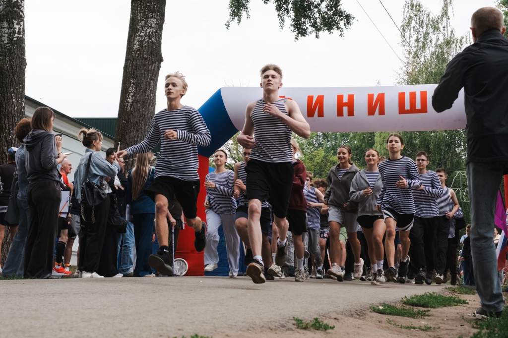 В Курске прошел полумарафон в тельняшках памяти экипажа АПРК «Курск»