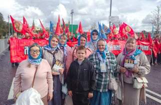 Куряне идут Крестным ходом в Москве