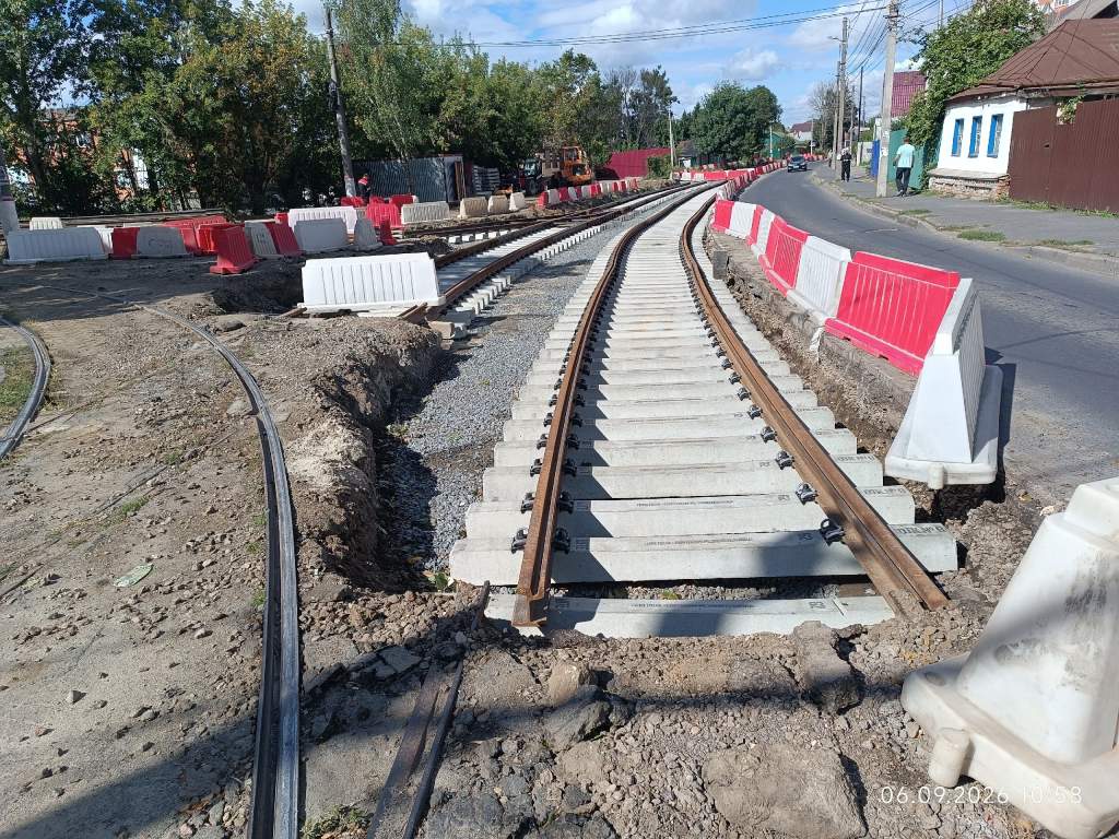 В Курске новые рельсы подвели впритык к старому кольцу «Хлебозавод»