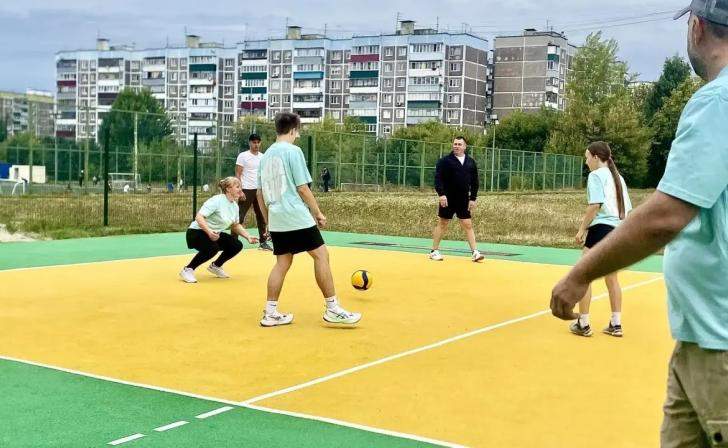 В Курске открыли первую волейбольную площадку с каучуковым покрытием