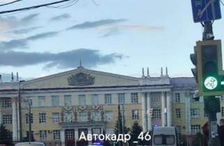В Курске на площади Перекальского автомобиль сбил самокатчика