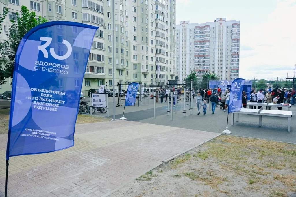 В Курске на проспекте Дериглазова открылась современная воркаут-площадка
