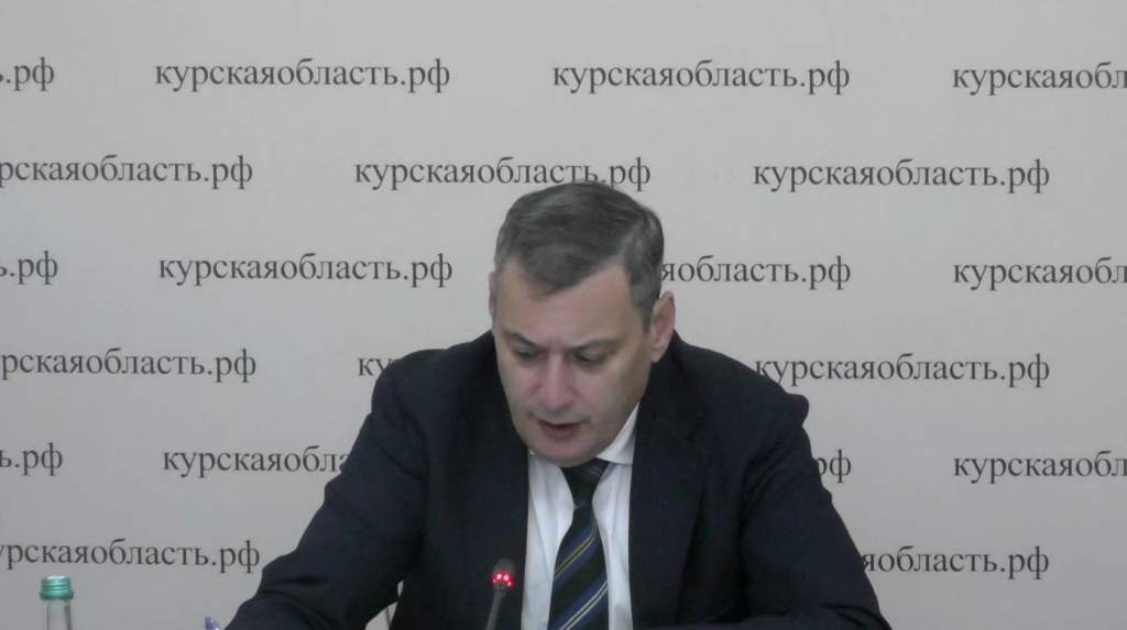 Хинштейн снова поручил помыть курские остановки
