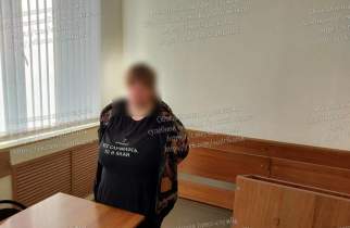Курская экс-начальница почты пошла под суд в футболке с ироничной надписью