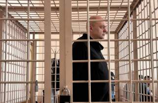 Экс-губернатор Курской области Смирнов работает портным в колонии