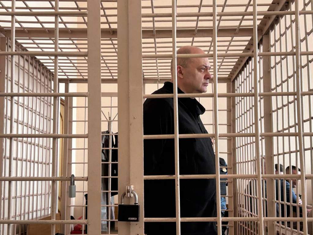Экс-губернатор Курской области Смирнов работает портным в колонии