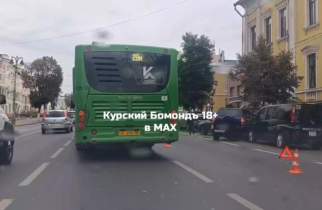 В центре Курска в массовом ДТП с 6 автомобилями ранена девушка