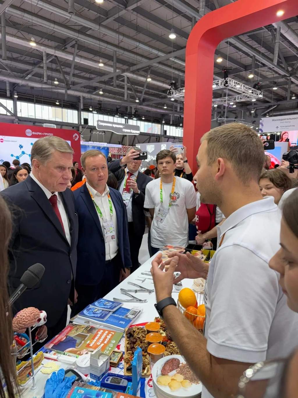 Курские студенты показали Мурашко «Вкусный ЗОЖ»