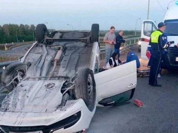 В Курской области после столкновения с грузовиком перевернулась «Лада»