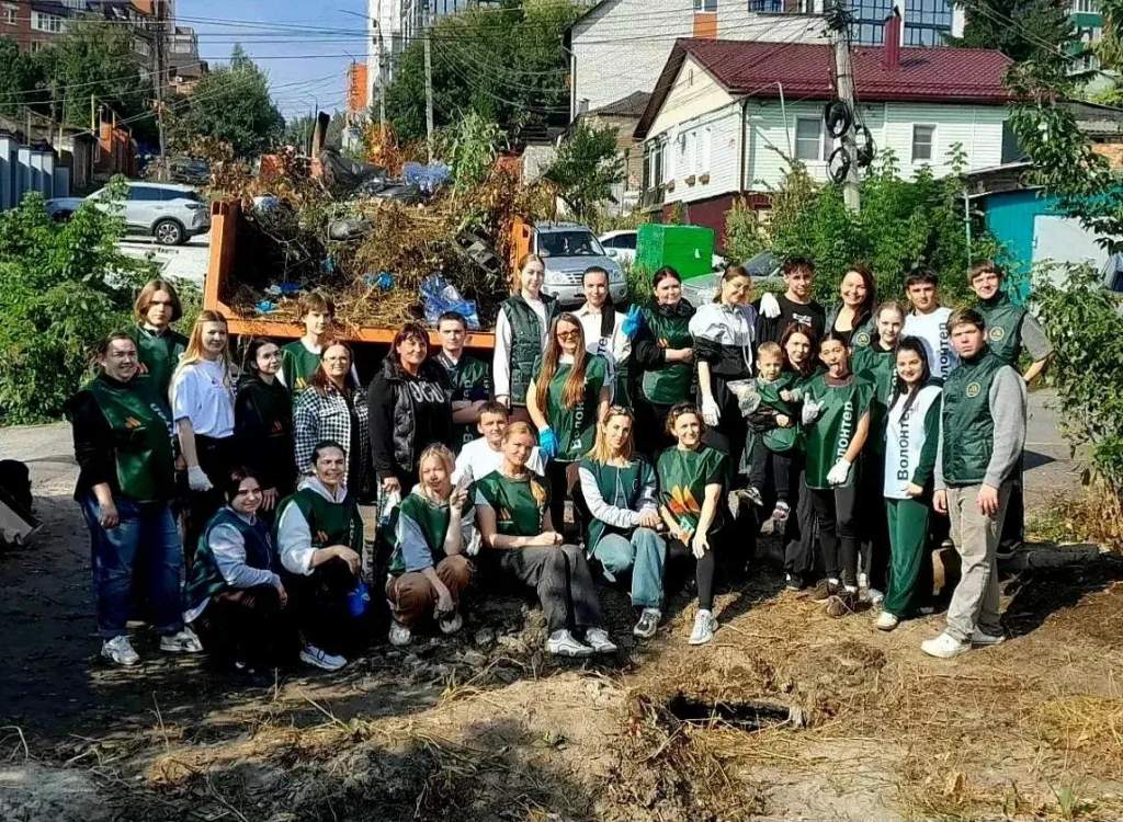 В Курске во время субботника убрали 6,5 кубометра мусора и веток