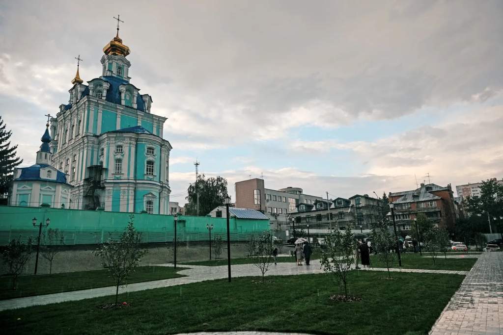 В Курске открыли Серафимовский сад с 32 яблонями