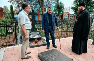 Хинштейн оценил благоустройство Никитского кладбища в Курске