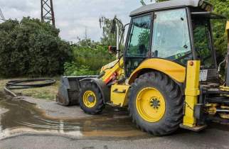 На улице Асеева в Курске меняют повреждённый водопровод
