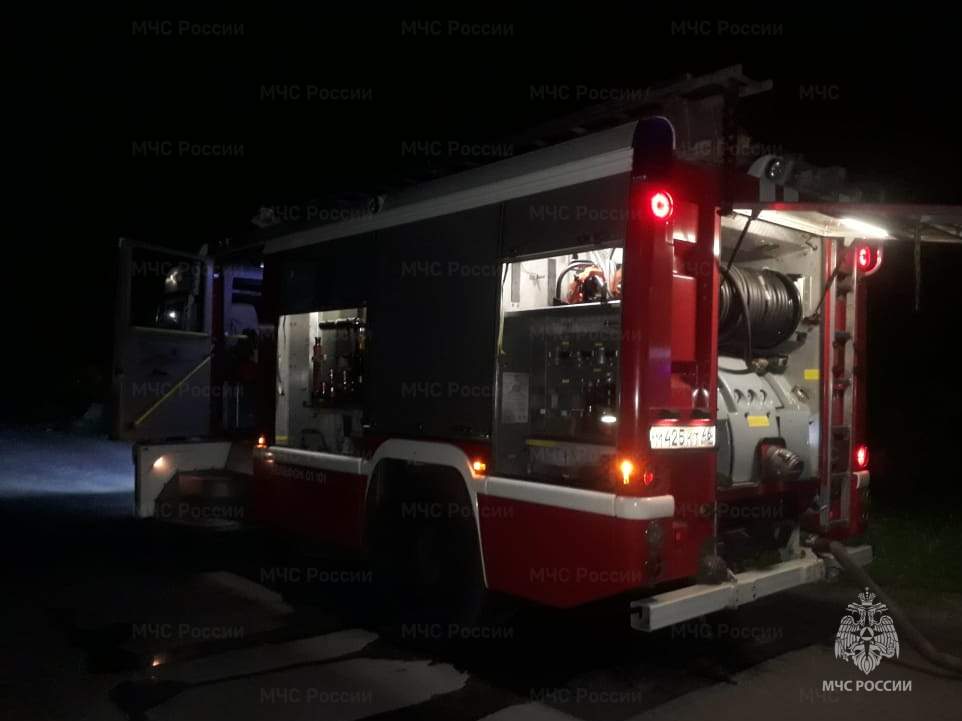 В Железногорске при пожаре в СНТ сгорели дачный дом и автомобиль