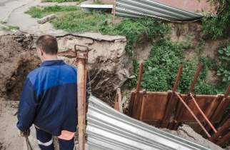 В Курске на улице Гагарина заменили участок поврежденного самотечного коллектора