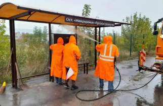 В Курске "оранжевые плащи" очистили от незаконной рекламы 19 остановок