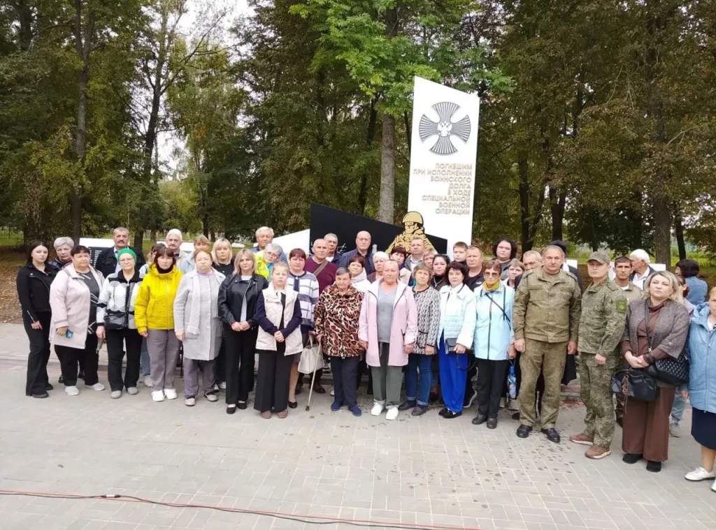 В Курской области открыли памятник участникам СВО