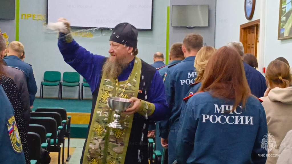 В курском управлении МЧС прошла встреча со священником