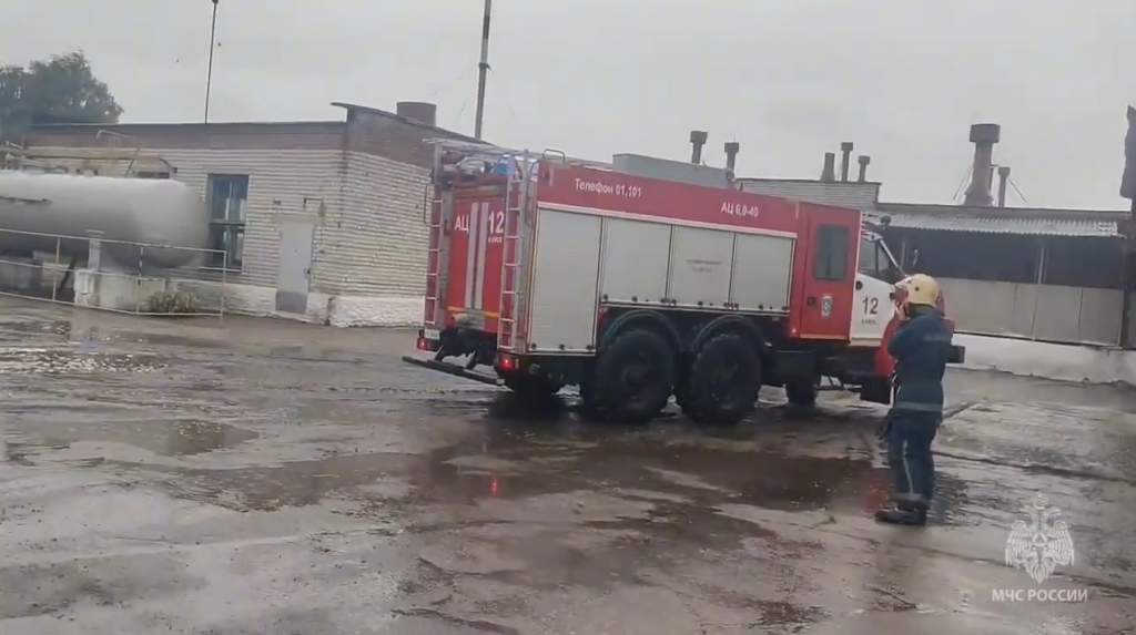 Курские огнеборцы провели учения на одном из предприятий
