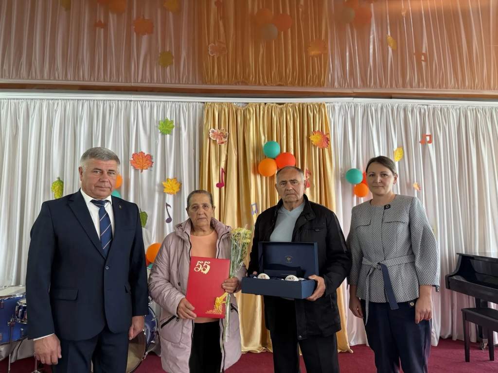 В Курской области супруги Поповы сыграли изумрудную свадьбу