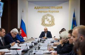 В Курске Маслов обсудил с подчиненными проблемные вопросы и тепло