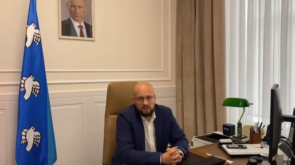 В Курске устранят провал асфальта у администрации области