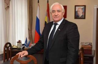 Мэр Курска поздравил Николая Жеребилова с днем рождения