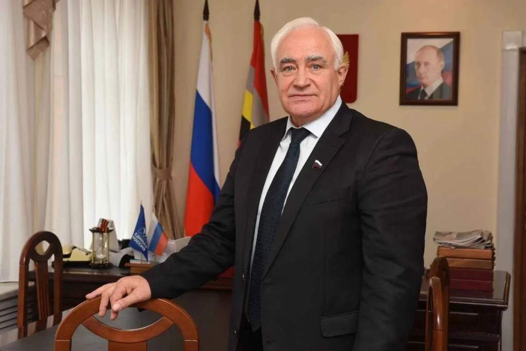 Мэр Курска поздравил Николая Жеребилова с днем рождения