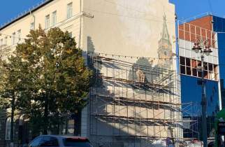 В Курске мурал на улице Ленина скрыли под штукатуркой для восстановления