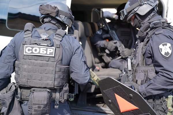 В Курской области наградили сотрудников СОБР «Кмет»