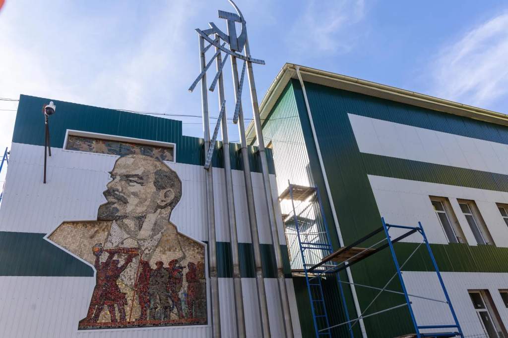 В Курске отреставрировали уникальную советскую мозаику