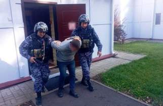 В Курской области росгвардейцы скрутили нападавшего с ножом