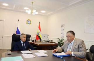 Чепик обсудил развитие приграничного Рыльского района с его главой