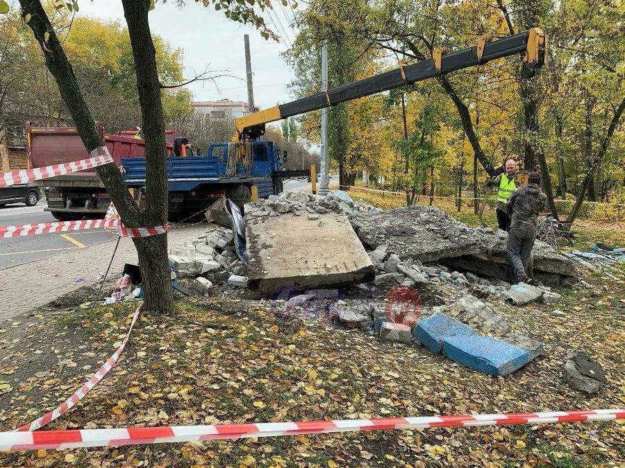 В Курске снесли остановку с мозаикой художника Виктора Морозова