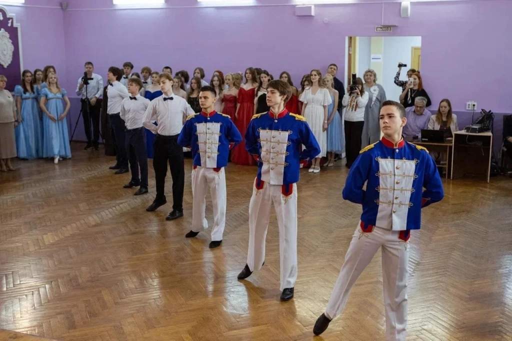 В Курске прошел бал с посвящением в лицеисты