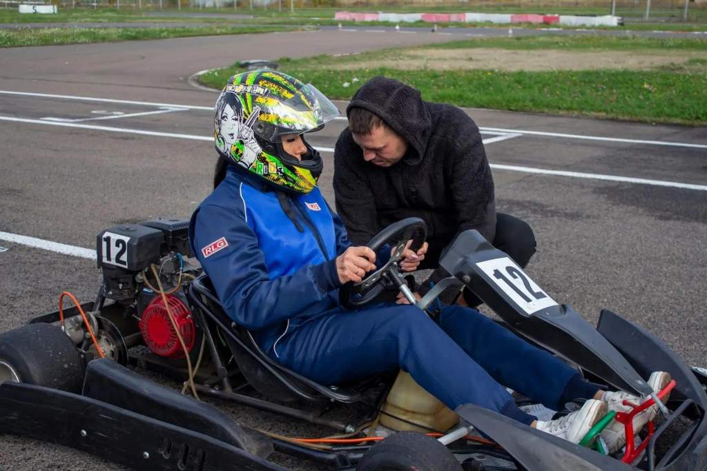 В Курске семьи соревновались в гонках на картах и в Gran Turismo