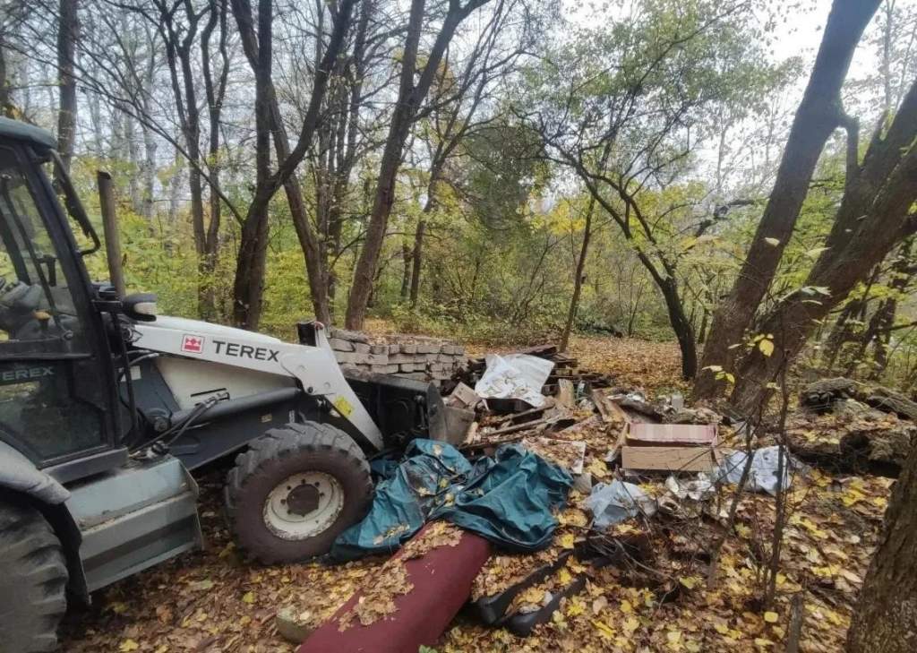 В Курске убрали незаконную свалку на 30 кубометров