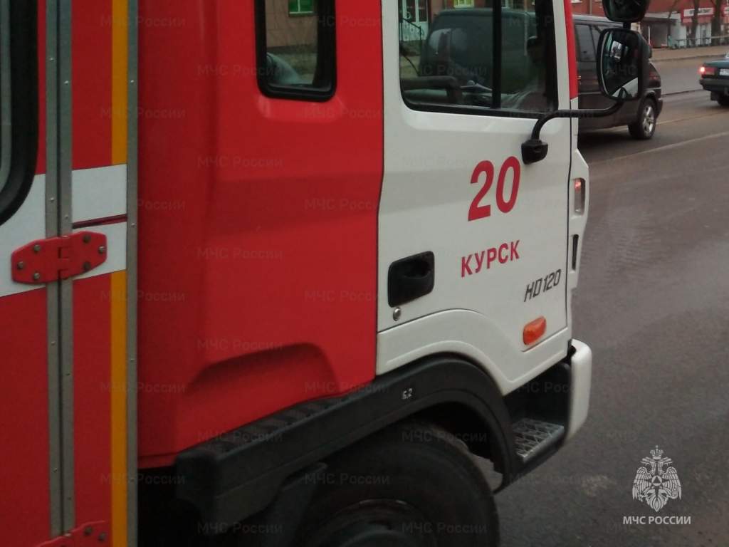 В Курске на пожаре в квартире спасли пострадавшего человека