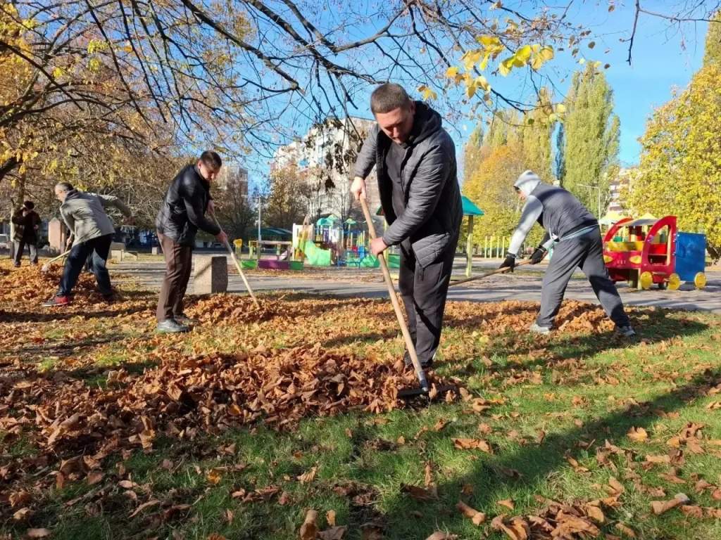  В Курске проходит масштабный субботник
