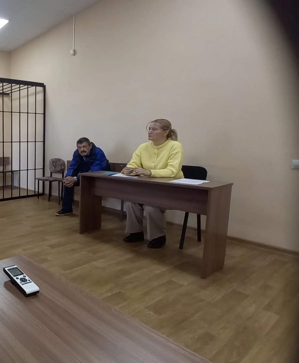 Курянин грозил отрезать голову дочери за отказ убираться