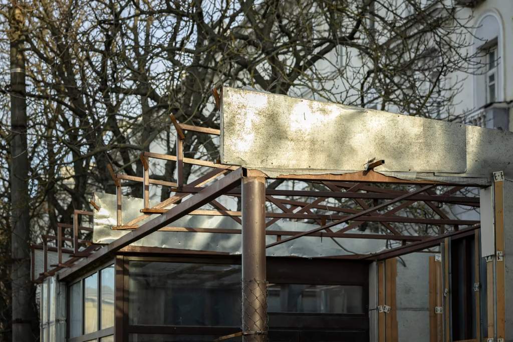 В Курске власти озаботились самовольным сносом остановок