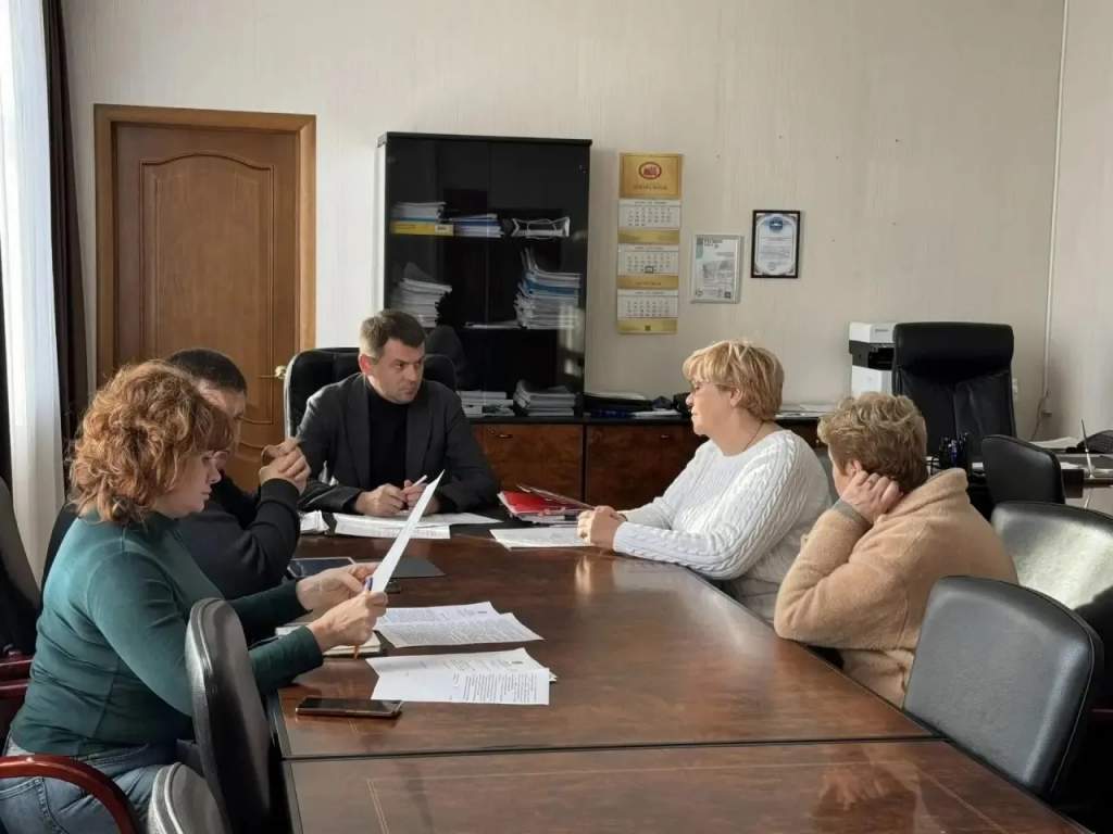 Жители трех домов в Курске пожаловались на нечистоты и комаров